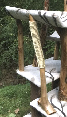 Sisal rope on one of the branches for scratching